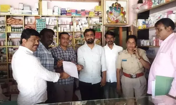 ಕಲಬುರಗಿ | ಜೇವರ್ಗಿಯ ಅನಧಿಕೃತ ಆಸ್ಪತ್ರೆ, ಕ್ಲಿನಿಕ್‍ಗಳ ಮೇಲೆ ದಿಢೀರ್ ದಾಳಿ : ಹಲವರಿಗೆ ನೋಟಿಸ್