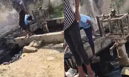 ಯಾದಗಿರಿ | ಚರಂಡಿ ಸ್ವಚ್ಛಗೊಳಿಸಿದ ಶಾಲಾ ವಿದ್ಯಾರ್ಥಿಗಳು; ಮುಖ್ಯಶಿಕ್ಷಕನ ವಿರುದ್ಧ ಕ್ರಮಕ್ಕೆ ಕರವೇ ಆಗ್ರಹ