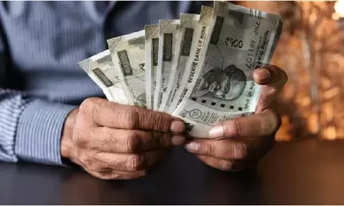 ಮತ್ತೆ ಕುಸಿದ ರೂಪಾಯಿ ಮೌಲ್ಯ; ಡಾಲರ್ ಎದುರು 86.96 ರೂ.