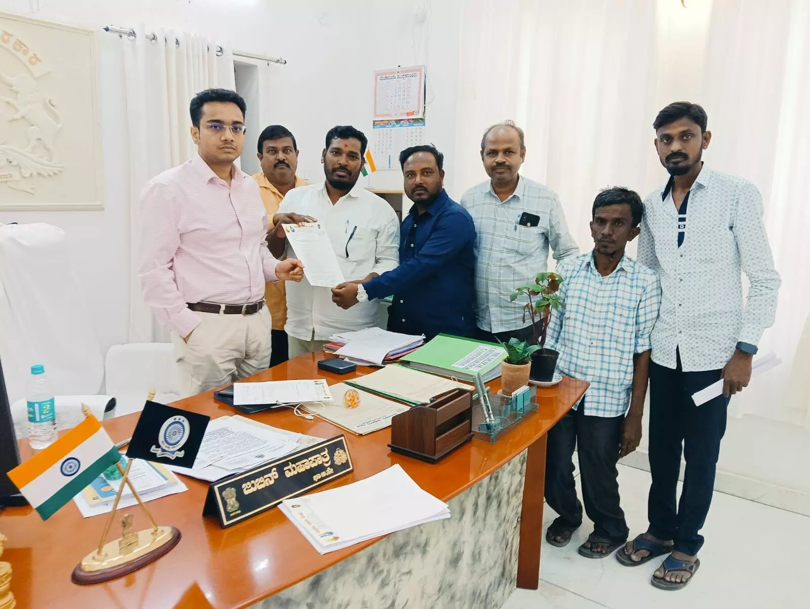 ರಾಯಚೂರು: ಮೂಲಸೌಕರ್ಯ ಕಲ್ಪಿಸಲು ಒತ್ತಾಯಿಸಿ ಸಮಾಜ ಸೇವಾ ಸಂಘದಿಂದ ಮನವಿ ರಾಯಚೂರು: ಮೂಲಸೌಕರ್ಯ ಕಲ್ಪಿಸಲು ಒತ್ತಾಯಿಸಿ ಸಮಾಜ ಸೇವಾ ಸಂಘದಿಂದ ಮನವಿ