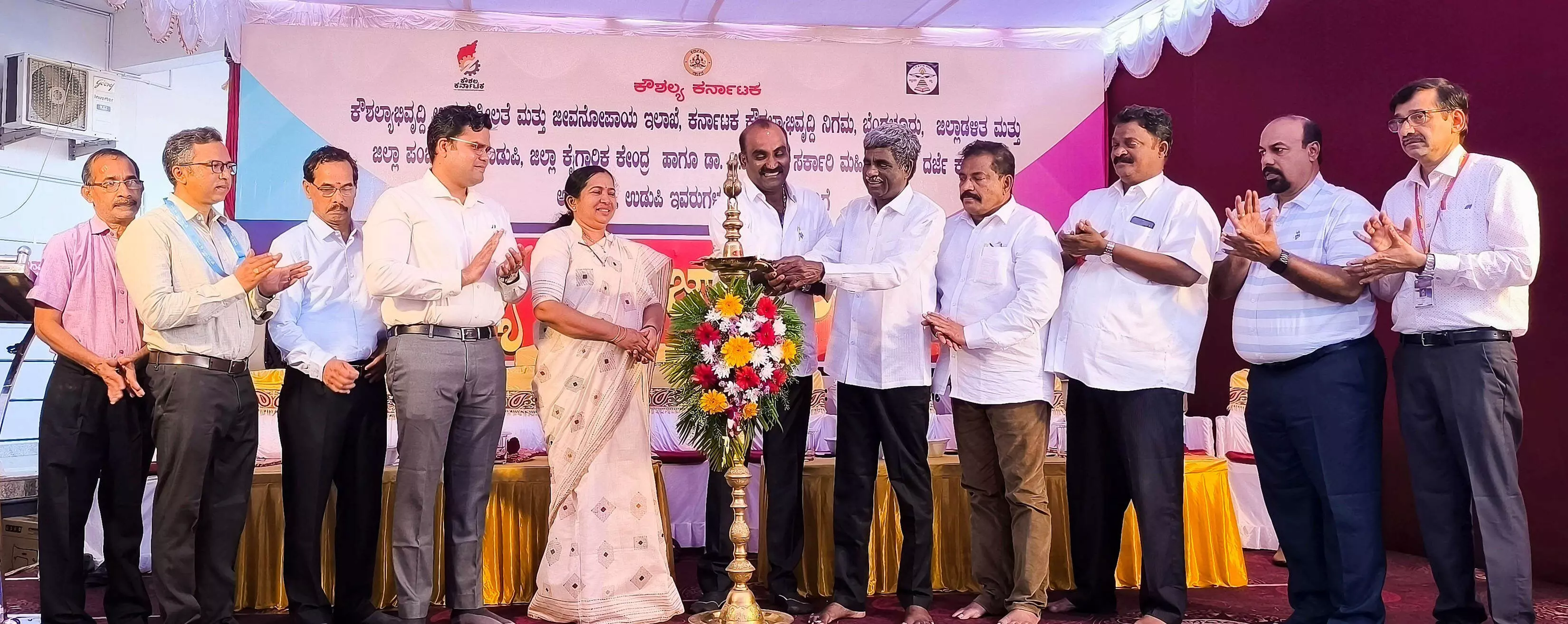 ಉದ್ಯೋಗ ಮೇಳ ನಿರುದ್ಯೋಗಿಗಳ ಆಶಾಕಿರಣ: ಸಂಸದ ಕೋಟ ಶ್ರೀನಿವಾಸ ಪೂಜಾರಿ ಉದ್ಯೋಗ ಮೇಳ ನಿರುದ್ಯೋಗಿಗಳ ಆಶಾಕಿರಣ: ಸಂಸದ ಕೋಟ ಶ್ರೀನಿವಾಸ ಪೂಜಾರಿ