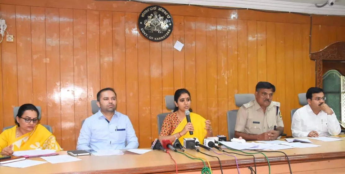 ಬೀದರ್ | ಮಾ.14 ರೊಳಗಾಗಿ ಮೈಕ್ರೋ ಫೈನಾನ್ಸ್ಗಳು ಮುಚ್ಚಳಿಕೆ ಪತ್ರ ಸಲ್ಲಿಸಬೇಕು: ಜಿಲ್ಲಾಧಿಕಾರಿ ಶಿಲ್ಪಾ ಶರ್ಮಾ ಬೀದರ್ | ಮಾ.14 ರೊಳಗಾಗಿ ಮೈಕ್ರೋ ಫೈನಾನ್ಸ್ಗಳು ಮುಚ್ಚಳಿಕೆ ಪತ್ರ ಸಲ್ಲಿಸಬೇಕು: ಜಿಲ್ಲಾಧಿಕಾರಿ ಶಿಲ್ಪಾ ಶರ್ಮಾ