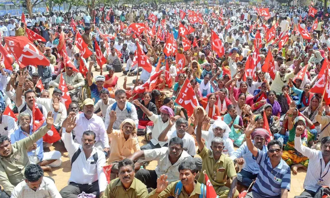 ಬೆಂಗಳೂರು | ಕನಿಷ್ಠ 31 ಸಾವಿರ ರೂ. ವೇತನಕ್ಕೆ ಆಗ್ರಹಿಸಿ ಗ್ರಾ.ಪಂಚಾಯಿತಿ ನೌಕರರ ಹೋರಾಟ