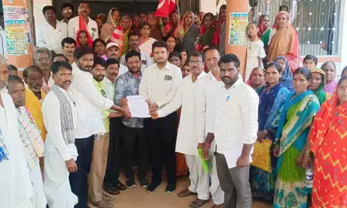 ಯಾದಗಿರಿ: ಉದ್ಯೋಗ ಖಾತ್ರಿ ಕೆಲಸ ನೀಡುವಂತೆ ಆಗ್ರಹಿಸಿ ಪ್ರಾಂತ ಕೃಷಿ ಕೂಲಿಕಾರರ ಧರಣಿ