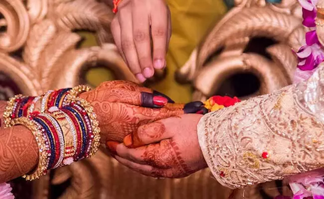 ಉತ್ತರ ಪ್ರದೇಶ | ದಲಿತನ ವಿವಾಹ ಮೆರವಣಿಗೆ ಮೇಲೆ ಪ್ರಬಲ ಜಾತಿಯ ಜನರಿಂದ ದೊಣ್ಣೆ, ಕಬ್ಬಿಣದ ರಾಡ್ನಿಂದ ದಾಳಿ! ಉತ್ತರ ಪ್ರದೇಶ | ದಲಿತನ ವಿವಾಹ ಮೆರವಣಿಗೆ ಮೇಲೆ ಪ್ರಬಲ ಜಾತಿಯ ಜನರಿಂದ ದೊಣ್ಣೆ, ಕಬ್ಬಿಣದ ರಾಡ್ನಿಂದ ದಾಳಿ!