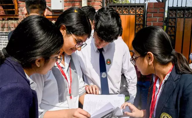 10ನೇ ತರಗತಿ ಪರೀಕ್ಷೆಯನ್ನು ವರ್ಷಕ್ಕೆರಡು ಸಲ ನಡೆಸಲು ಸಿಬಿಎಸ್ಇ ಯೋಜನೆ 10ನೇ ತರಗತಿ ಪರೀಕ್ಷೆಯನ್ನು ವರ್ಷಕ್ಕೆರಡು ಸಲ ನಡೆಸಲು ಸಿಬಿಎಸ್ಇ ಯೋಜನೆ