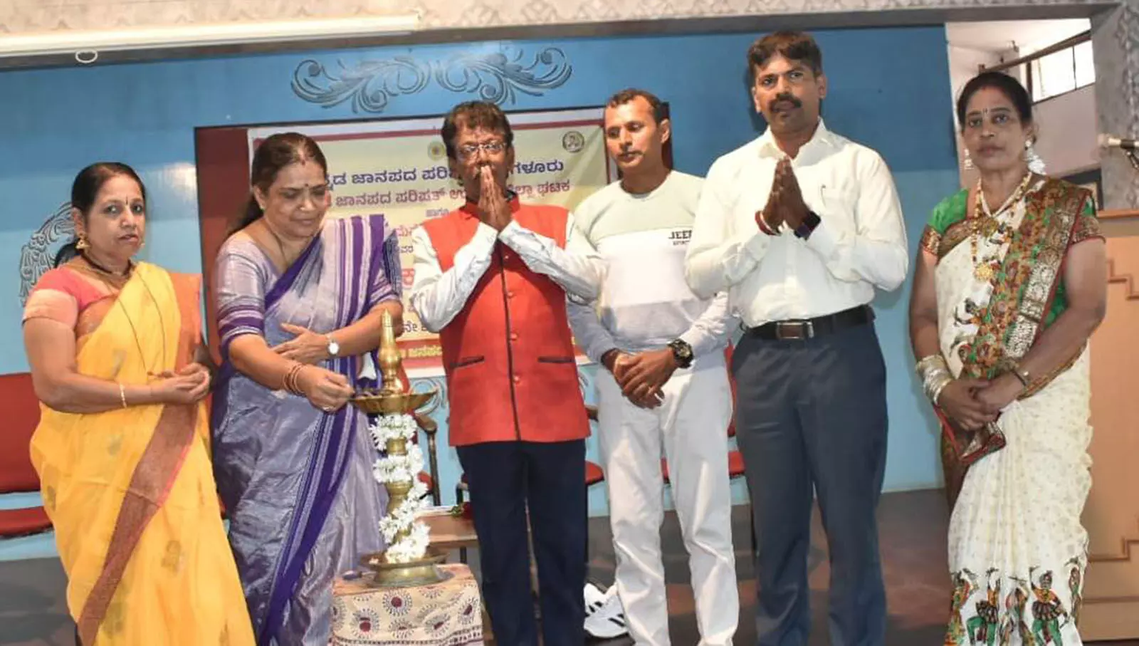 ಜಾನಪದ ಜೀವನ ಮೌಲ್ಯ, ಸಂಸ್ಕೃತಿ ಕಲಿಸುವ ಪ್ರಕಾರ: ಪ್ರೊ.ಆಶಾ ಜಾನಪದ ಜೀವನ ಮೌಲ್ಯ, ಸಂಸ್ಕೃತಿ ಕಲಿಸುವ ಪ್ರಕಾರ: ಪ್ರೊ.ಆಶಾ