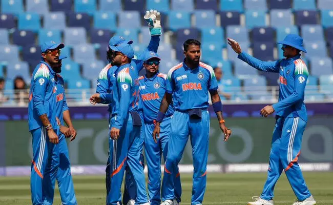 ಚಾಂಪಿಯನ್ಸ್ ಟ್ರೋಫಿ | ಪಾಕಿಸ್ತಾನ 25 ಓವರ್ಗಳಲ್ಲಿ 2 ವಿಕೆಟ್ ನಷ್ಟಕ್ಕೆ 99 ರನ್ ಚಾಂಪಿಯನ್ಸ್ ಟ್ರೋಫಿ | ಪಾಕಿಸ್ತಾನ 25 ಓವರ್ಗಳಲ್ಲಿ 2 ವಿಕೆಟ್ ನಷ್ಟಕ್ಕೆ 99 ರನ್