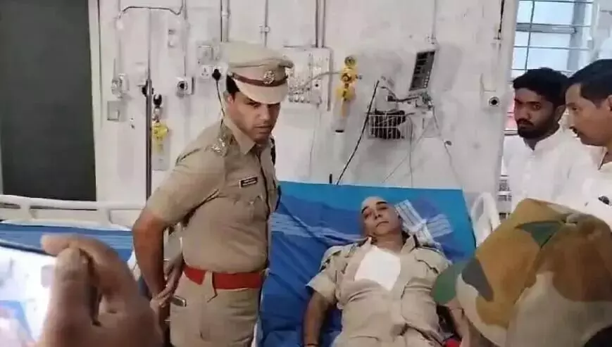 ‘ಕಂಡಕ್ಟರ್ ಮೇಲಿನ ಹಲ್ಲೆ’: ತೀವ್ರ ಸ್ವರೂಪ ಪಡೆಯುತ್ತಿರುವ ಪ್ರತಿಭಟನೆ ‘ಕಂಡಕ್ಟರ್ ಮೇಲಿನ ಹಲ್ಲೆ’: ತೀವ್ರ ಸ್ವರೂಪ ಪಡೆಯುತ್ತಿರುವ ಪ್ರತಿಭಟನೆ