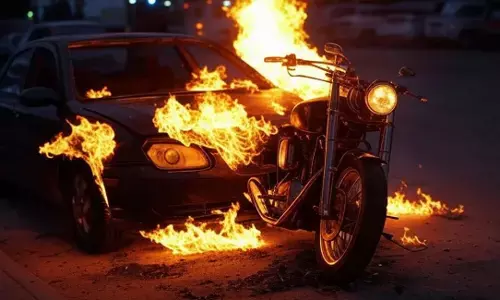 ಬೆಂಗಳೂರು: ಪ್ರೀತಿ ನಿರಾಕರಿಸಿದ ಯುವತಿ ಮನೆಯವರ ವಾಹನಗಳಿಗೆ ಬೆಂಕಿಯಿಟ್ಟ ರೌಡಿಶೀಟರ್