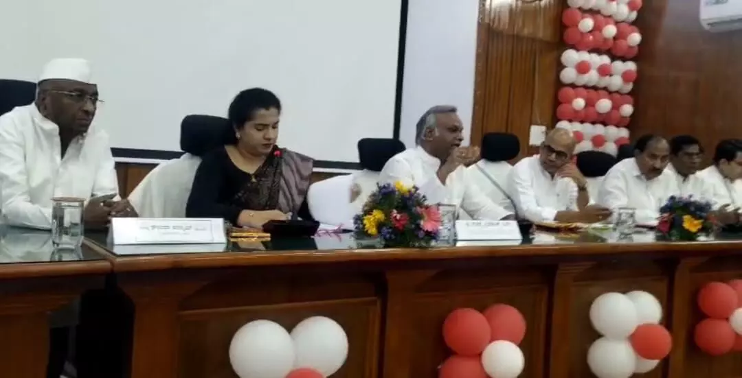 Photo of Metting Photo of Metting