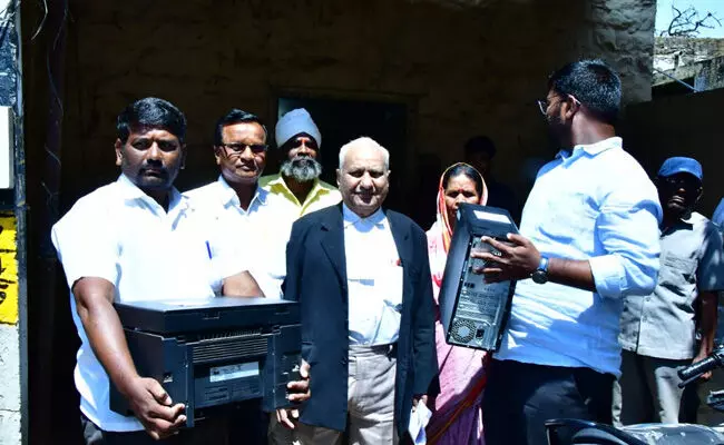 40 ಕೋಟಿ ರೂ. ಪರಿಹಾರ ಪಾವತಿ ಬಾಕಿ ಹಿನ್ನೆಲೆ : ಕಲಬುರಗಿ ಎಸಿ ಕಚೇರಿಯ ಪೀಠೋಪಕರಣ ಜಪ್ತಿ