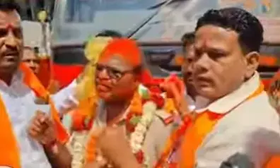 ಗಡಿಯಲ್ಲಿ ಮುಂದುವರಿದ ‘ಉದ್ವಿಗ್ನ ಸ್ಥಿತಿ’; ಕೆಎಸ್ಸಾರ್ಟಿಸಿ ಚಾಲಕನ ಮುಖಕ್ಕೆ ಕೇಸರಿ ಬಣ್ಣ, ಜೈ ಮಹಾರಾಷ್ಟ್ರ ಕೂಗಿಸಿ ಪುಂಡಾಟ