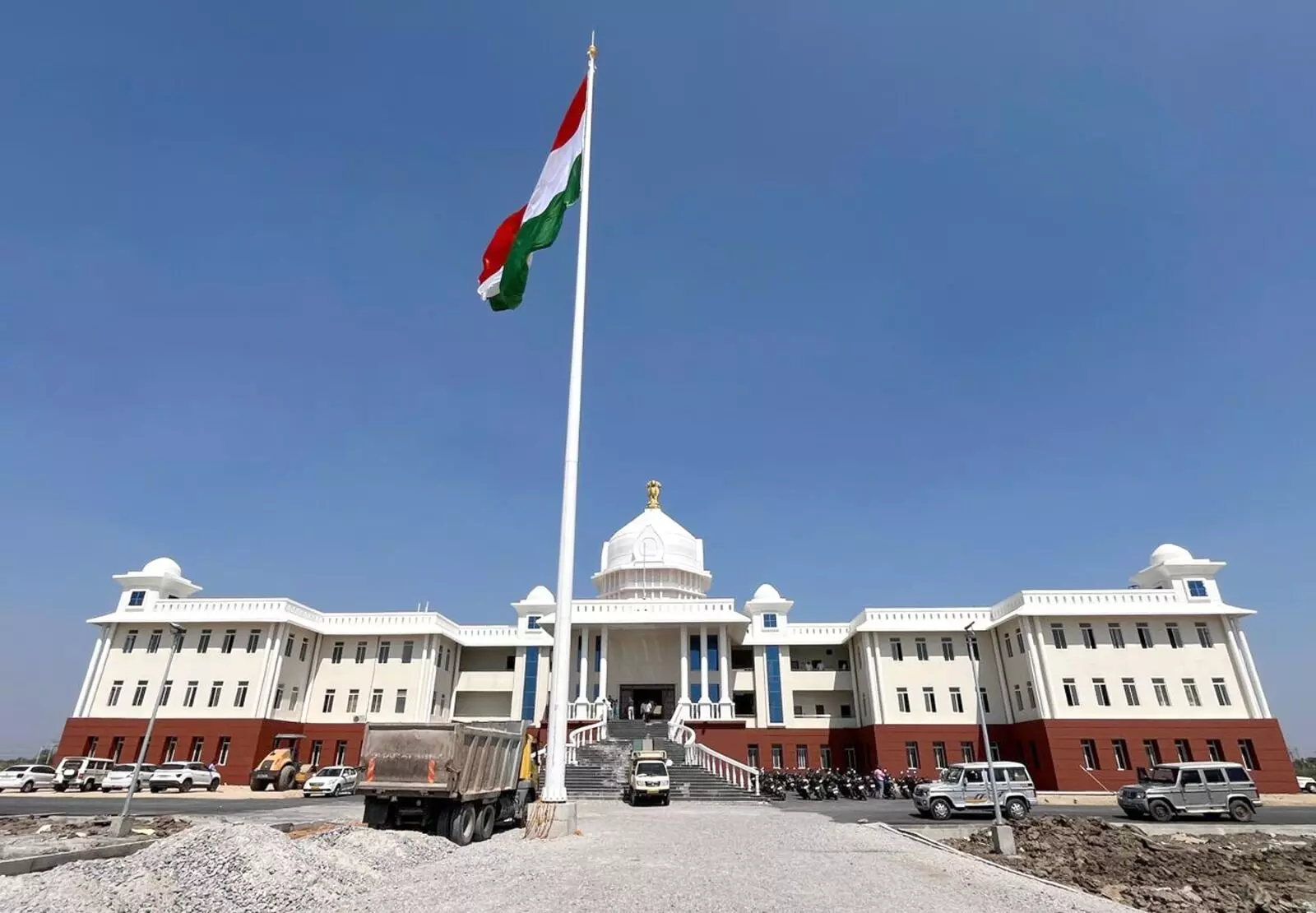 ಹಲವು ಸಮಸ್ಯೆಗಳಿಂದ ಕೂಡಿದ ರಾಯಚೂರು ನೂತನ ಜಿಲ್ಲಾಡಳಿತ ಭವನ