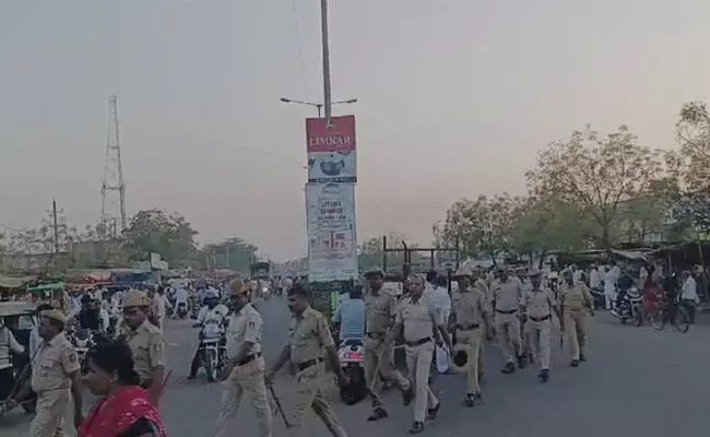 ಕಲಬುರಗಿ: ಚೈತನ್ಯ ಶಿವಲಿಂಗಕ್ಕೆ ಪೂಜೆ; ಪೊಲೀಸ್ ರಿಂದ ರೂಟ್ ಮಾರ್ಚ್