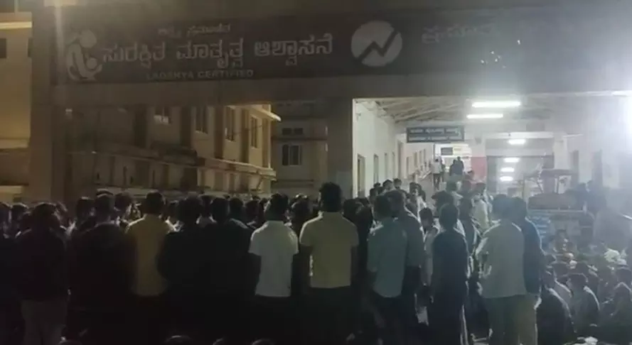 ಹಾಸನ | ಕರ್ತವ್ಯನಿರತ ವೈದ್ಯಕೀಯ ವಿದ್ಯಾರ್ಥಿ ಮೇಲೆ ಹಲ್ಲೆ; ವೈದ್ಯರಿಂದ ಪ್ರತಿಭಟನೆ