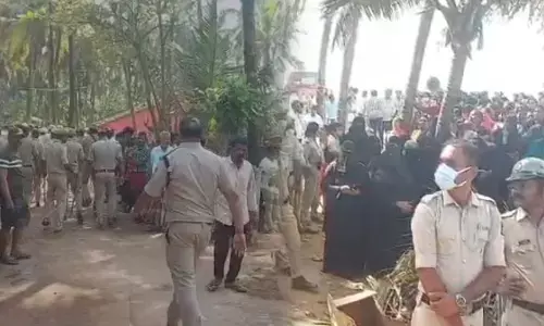 ಬಂದರು ನಿರ್ಮಾಣ ಕೈಬಿಡುವಂತೆ ಬೃಹತ್ ಪ್ರತಿಭಟನೆ; ಹಲವರು ಪೊಲೀಸ್​ ವಶಕ್ಕೆ