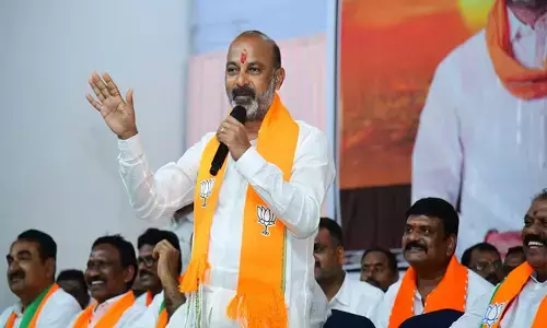 ವಿಧಾನ ಪರಿಷತ್ ಚುನಾವಣೆಯನ್ನು ಭಾರತ-ಪಾಕಿಸ್ತಾನ ಪಂದ್ಯಕ್ಕೆ ಹೋಲಿಸಿದ ಕೇಂದ್ರ ಸಚಿವ ಬಂಡಿ ಸಂಜಯ್: ಕಾಂಗ್ರೆಸ್ ಆಕ್ರೋಶ