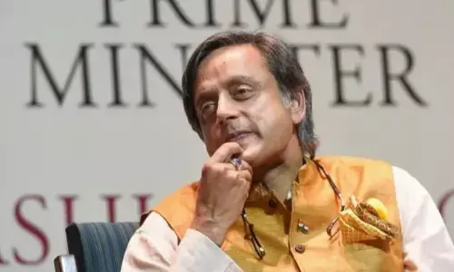 ಎಡರಂಗ ಸರಕಾರ ಪ್ರಶಂಸಿಸಿ ತರೂರ್ ಲೇಖನದ ವಿವಾದ | ಕೇರಳದ ಕಾಂಗ್ರೆಸ್ ನಾಯಕರಿಗೆ ಹೈಕಮಾಂಡ್ ಬುಲಾವ್