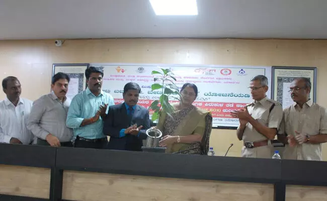 ಯಾದಗಿರಿ | ಮಹಿಳೆಯರ ಮೇಲಾಗುವ ದೌರ್ಜನ್ಯ ನಿಯಂತ್ರಣ ಕಾಯ್ದೆ ಕುರಿತು ಅರಿವು ಹೊಂದಿ : ಜಿಲ್ಲಾಧಿಕಾರಿ ಡಾ.ಸುಶೀಲಾ ಬಿ. ಯಾದಗಿರಿ | ಮಹಿಳೆಯರ ಮೇಲಾಗುವ ದೌರ್ಜನ್ಯ ನಿಯಂತ್ರಣ ಕಾಯ್ದೆ ಕುರಿತು ಅರಿವು ಹೊಂದಿ : ಜಿಲ್ಲಾಧಿಕಾರಿ ಡಾ.ಸುಶೀಲಾ ಬಿ.