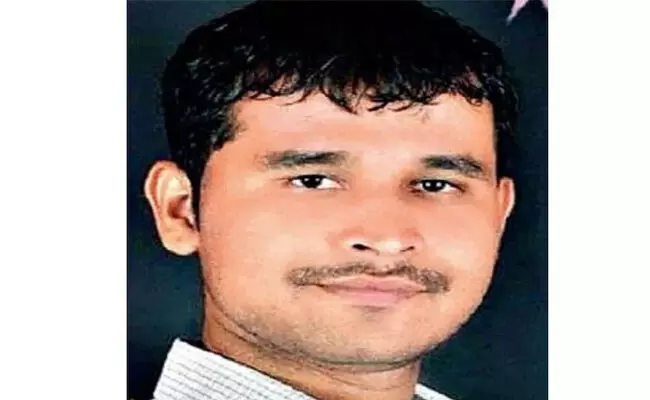 ಕಬ್ಬಿನ ಗದ್ದೆಯಲ್ಲಿ ಅಡಗಿರುವ ಪುಣೆ ಅತ್ಯಾಚಾರ ಪ್ರಕರಣದ ಆರೋಪಿ?; ಡ್ರೋನ್ ಮೊರೆ ಹೋದ ಪೊಲೀಸರು ಕಬ್ಬಿನ ಗದ್ದೆಯಲ್ಲಿ ಅಡಗಿರುವ ಪುಣೆ ಅತ್ಯಾಚಾರ ಪ್ರಕರಣದ ಆರೋಪಿ?; ಡ್ರೋನ್ ಮೊರೆ ಹೋದ ಪೊಲೀಸರು