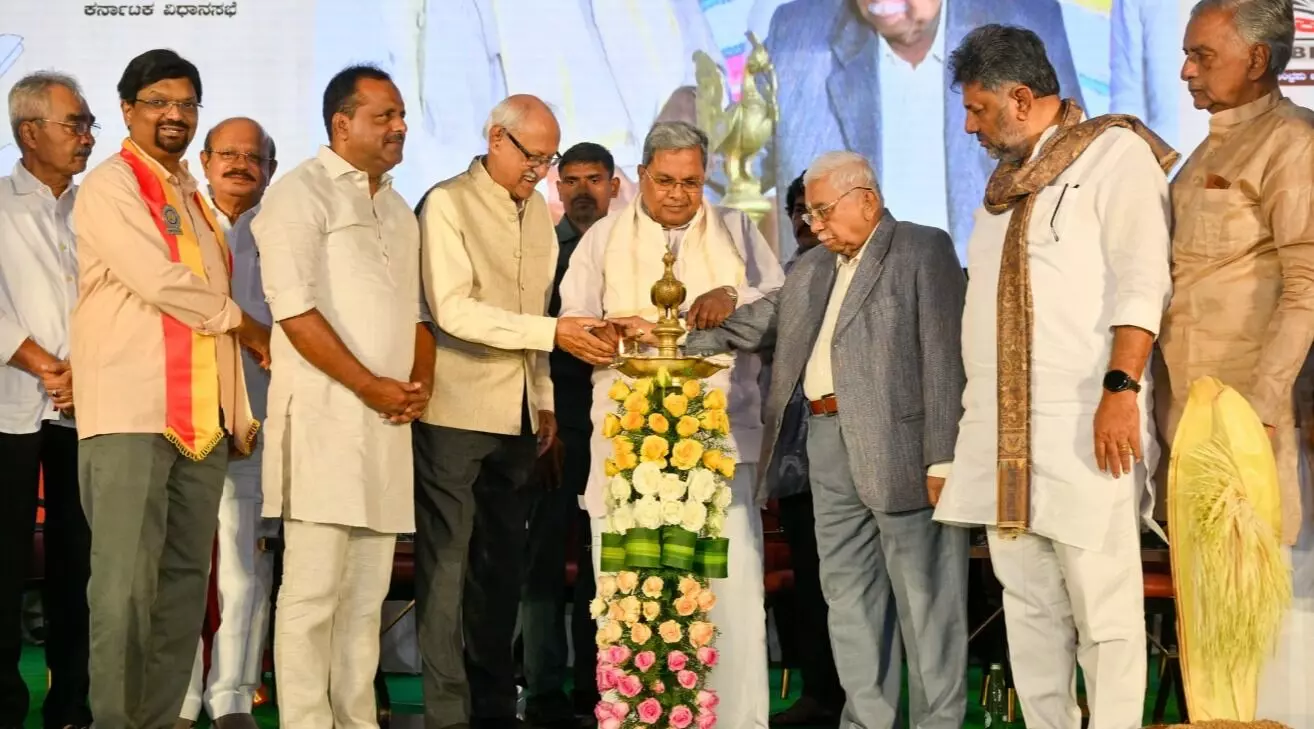 ಪ್ರತಿವರ್ಷ ವಿಧಾನಸೌಧದಲ್ಲಿ ಸಾಹಿತ್ಯ, ಪುಸ್ತಕ ಹಬ್ಬ : ಸಿಎಂ ಸಿದ್ದರಾಮಯ್ಯ ಪ್ರತಿವರ್ಷ ವಿಧಾನಸೌಧದಲ್ಲಿ ಸಾಹಿತ್ಯ, ಪುಸ್ತಕ ಹಬ್ಬ : ಸಿಎಂ ಸಿದ್ದರಾಮಯ್ಯ