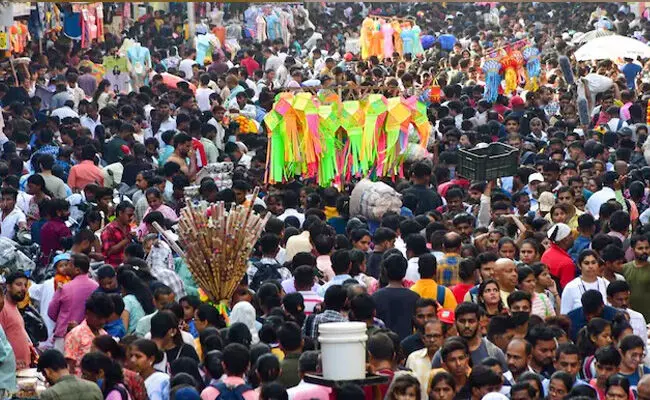 100 ಕೋಟಿ ಭಾರತೀಯರಲ್ಲಿ ಅಗತ್ಯೇತರ ವಸ್ತುಗಳಿಗೆ ಹಣವಿಲ್ಲ; 13 ಕೋಟಿ ಜನರು ಮಾತ್ರ ‘ಭಾಗ್ಯವಂತರು’
