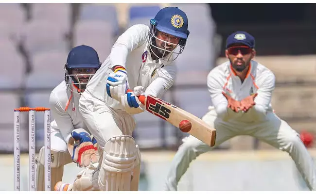 ರಣಜಿ ಟ್ರೋಫಿ ಫೈನಲ್ | ಕೇರಳ 342 ರನ್ಗೆ ಆಲೌಟ್, ವಿದರ್ಭ ತಂಡಕ್ಕೆ ಮುನ್ನಡೆ ರಣಜಿ ಟ್ರೋಫಿ ಫೈನಲ್ | ಕೇರಳ 342 ರನ್ಗೆ ಆಲೌಟ್, ವಿದರ್ಭ ತಂಡಕ್ಕೆ ಮುನ್ನಡೆ