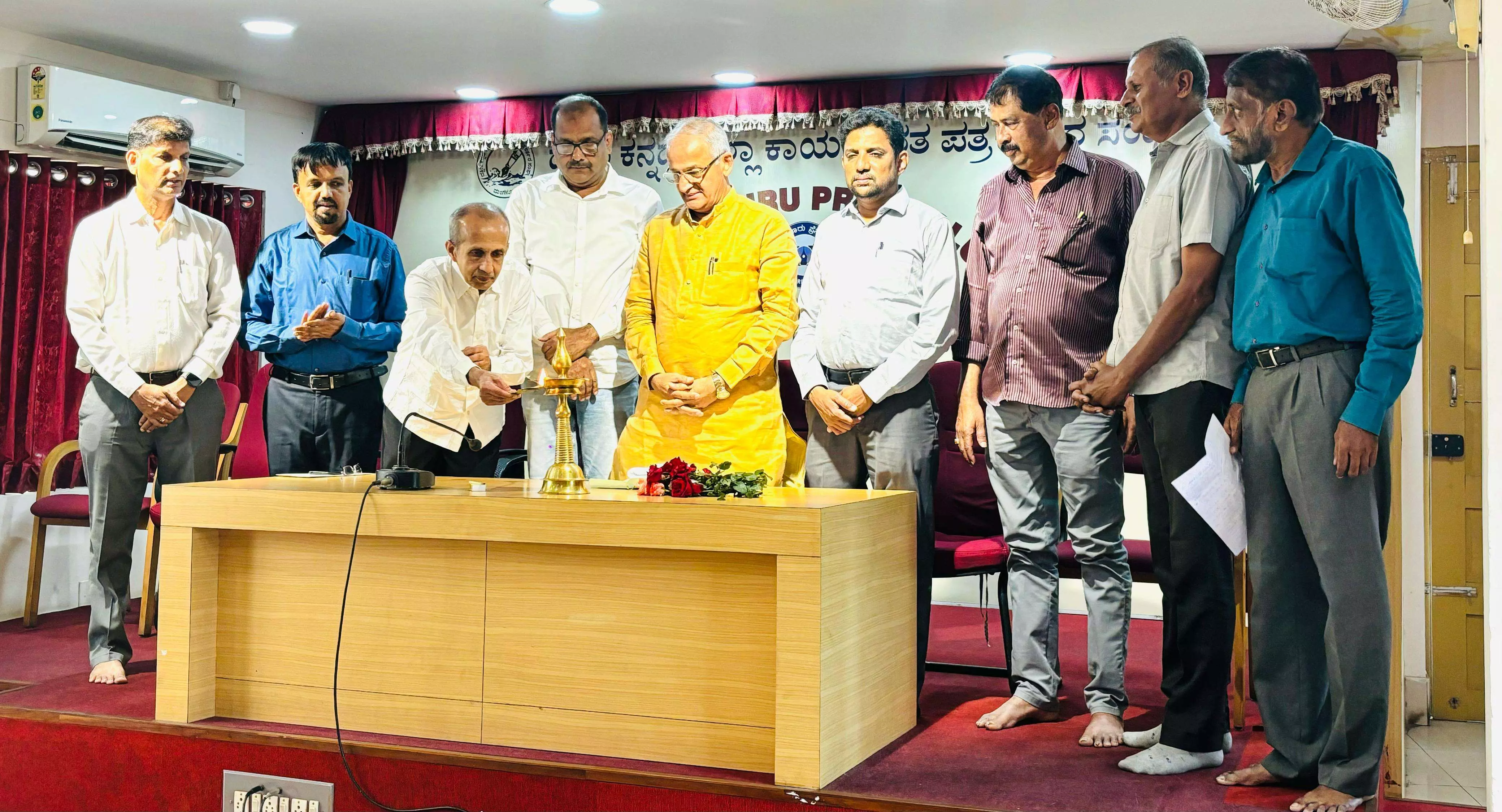 ಮಂಗಳೂರು ಪತ್ರಿಕಾ ಭವನದಲ್ಲಿ ದಿ.ಮನೋಹರ ಪ್ರಸಾದ್ ಸಂಸ್ಮರಣೆ ಕಾರ್ಯಕ್ರಮ ಮಂಗಳೂರು ಪತ್ರಿಕಾ ಭವನದಲ್ಲಿ ದಿ.ಮನೋಹರ ಪ್ರಸಾದ್ ಸಂಸ್ಮರಣೆ ಕಾರ್ಯಕ್ರಮ