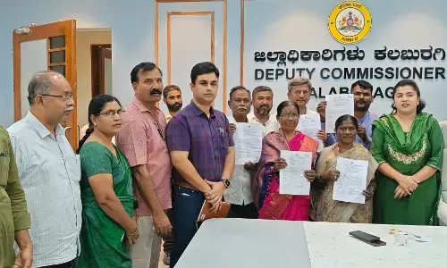 ಕಲಬುರಗಿ | ಪೌರ ಕಾರ್ಮಿಕರಿಗೆ ಮುಂಬಡ್ತಿ ಆದೇಶ ಪತ್ರ ವಿತರಿಸಿದ ಡಿಸಿ ಬಿ.ಫೌಝಿಯಾ ತರನ್ನುಮ್