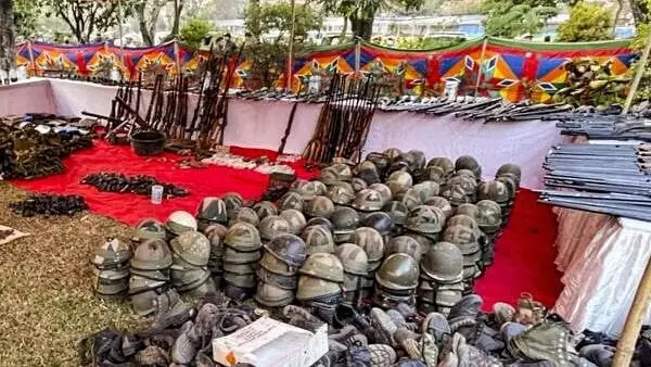 ಮಣಿಪುರ | 42 ಶಸ್ತ್ರಾಸ್ತ್ರಗಳ ಶರಣಾಗತಿ; ಐದು ಅಕ್ರಮ ಬಂಕರ್ ಗಳ ನಾಶ ಮಣಿಪುರ | 42 ಶಸ್ತ್ರಾಸ್ತ್ರಗಳ ಶರಣಾಗತಿ; ಐದು ಅಕ್ರಮ ಬಂಕರ್ ಗಳ ನಾಶ