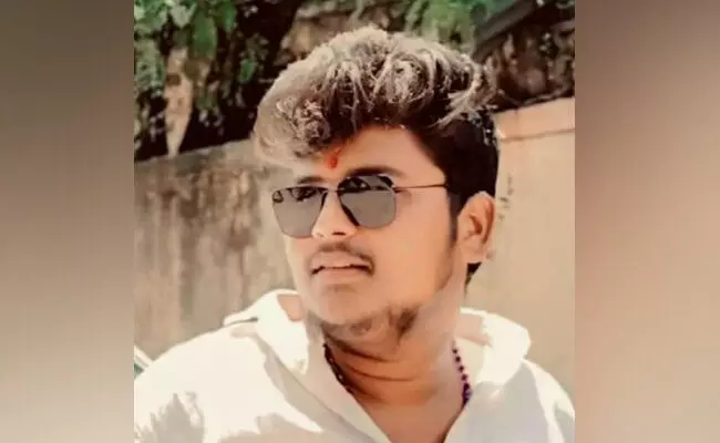 ಕಲಬುರಗಿ | ನೇಣು ಬಿಗಿದ ಸ್ಥಿತಿಯಲ್ಲಿ ಯುವಕನ ಮೃತದೇಹ ಪತ್ತೆ ಕಲಬುರಗಿ | ನೇಣು ಬಿಗಿದ ಸ್ಥಿತಿಯಲ್ಲಿ ಯುವಕನ ಮೃತದೇಹ ಪತ್ತೆ