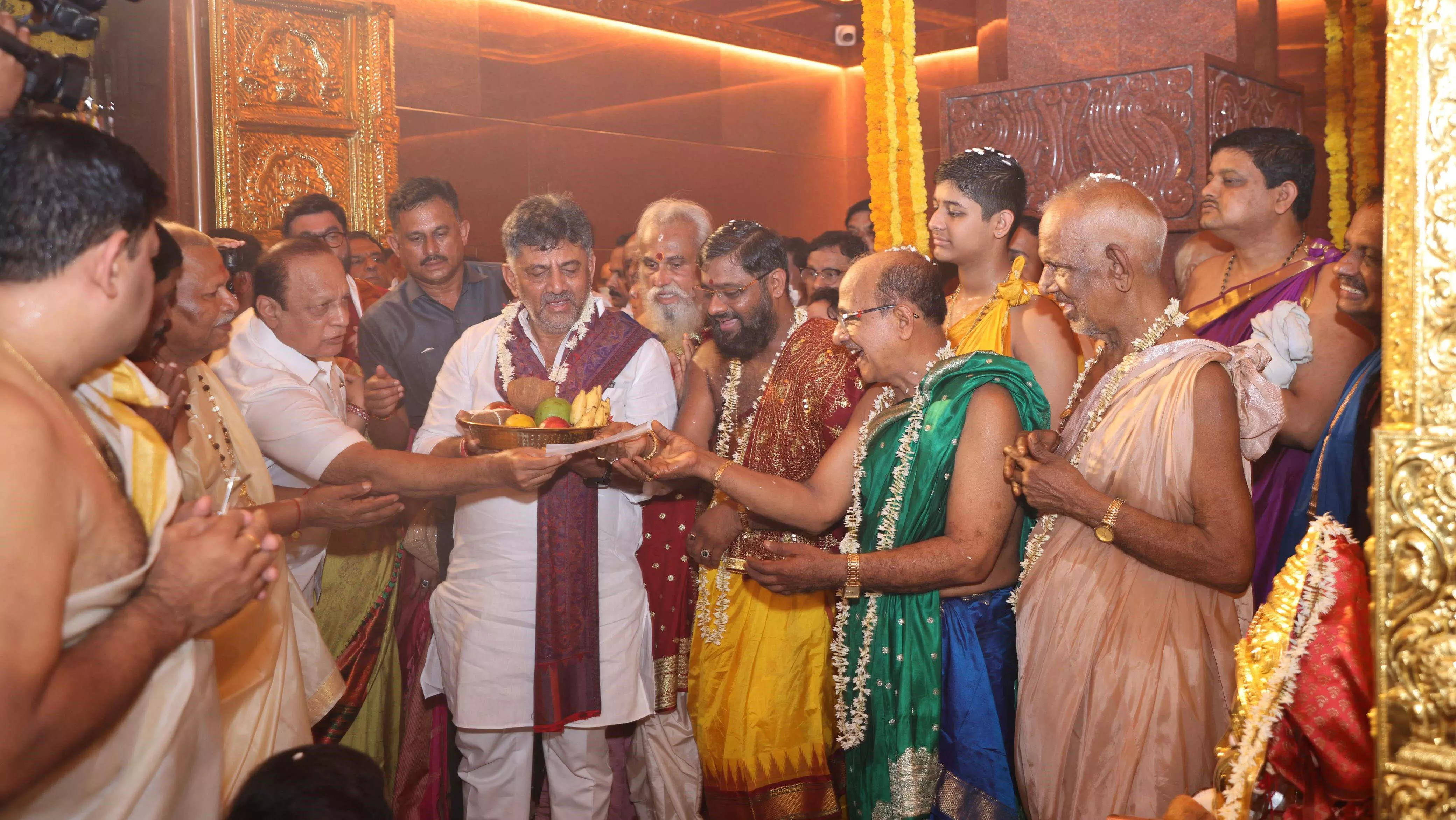 ಯಾವುದೇ ಧರ್ಮ ಯಾರಿಗೂ ತೊಂದರೆ ಕೊಡಲು ಹೇಳಲ್ಲ: ಡಿಸಿಎಂ ಡಿ.ಕೆ.ಶಿವಕುಮಾರ್ ಯಾವುದೇ ಧರ್ಮ ಯಾರಿಗೂ ತೊಂದರೆ ಕೊಡಲು ಹೇಳಲ್ಲ: ಡಿಸಿಎಂ ಡಿ.ಕೆ.ಶಿವಕುಮಾರ್