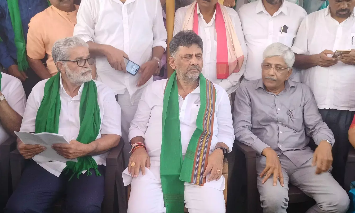 ಬ್ರಹ್ಮಾವರ: ವಾರದಿಂದ ರೈತ ಸಂಘ ಧರಣಿ ಕುಳಿತ ಸ್ಥಳಕ್ಕೆ ಬಂದ ಡಿ.ಕೆ.ಶಿವಕುಮಾರ್