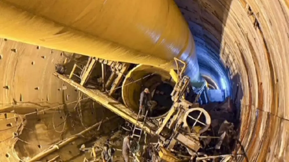 ತೆಲಂಗಾಣ ಸುರಂಗ ಕುಸಿತ | ವಿಜ್ಞಾನಿಗಳ ಸಲಹೆಯಂತೆ ಕಾರ್ಯಾಚರಣೆಗೆ ಮುಂದಾದ ರಕ್ಷಣಾ ತಂಡಗಳು ತೆಲಂಗಾಣ ಸುರಂಗ ಕುಸಿತ | ವಿಜ್ಞಾನಿಗಳ ಸಲಹೆಯಂತೆ ಕಾರ್ಯಾಚರಣೆಗೆ ಮುಂದಾದ ರಕ್ಷಣಾ ತಂಡಗಳು