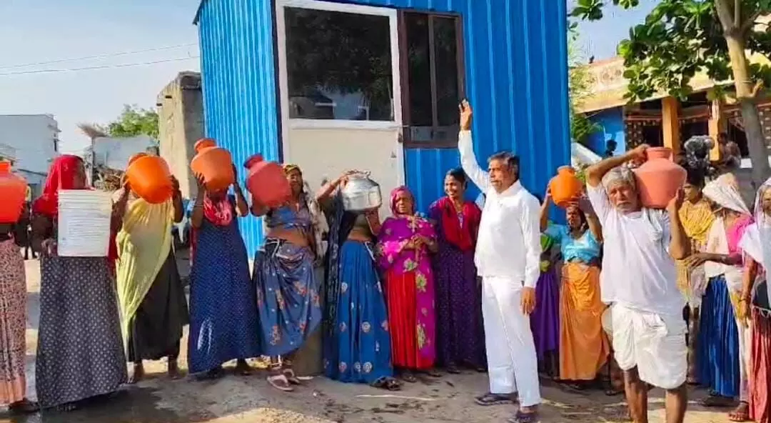 ಯಾದಗಿರಿ | ಮೂಲಭೂತ ಸೌಕರ್ಯ ನೀಡಲು ಆಗ್ರಹಿಸಿ ಗ್ರಾಮಸ್ಥರ ಪ್ರತಿಭಟನೆ