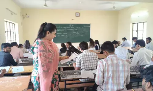 ದ್ವಿತೀಯ ಪಿಯುಸಿ ಪರೀಕ್ಷಾ ಕೇಂದ್ರಕ್ಕೆ ಜಿಲ್ಲಾಧಿಕಾರಿ ಬಿ.ಫೌಝಿಯಾ ತರನ್ನುಮ್ ಭೇಟಿ