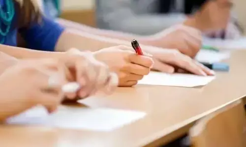 ಎಸೆಸೆಲ್ಸಿ ಪೂರ್ವಸಿದ್ಧತಾ ಪರೀಕ್ಷೆಯ ಪ್ರಶ್ನೆಪತ್ರಿಕೆ ಸೋರಿಕೆ : ಖಾಸಗಿ ಶಿಕ್ಷಣ ಸಂಸ್ಥೆಗಳ ಆರೋಪ