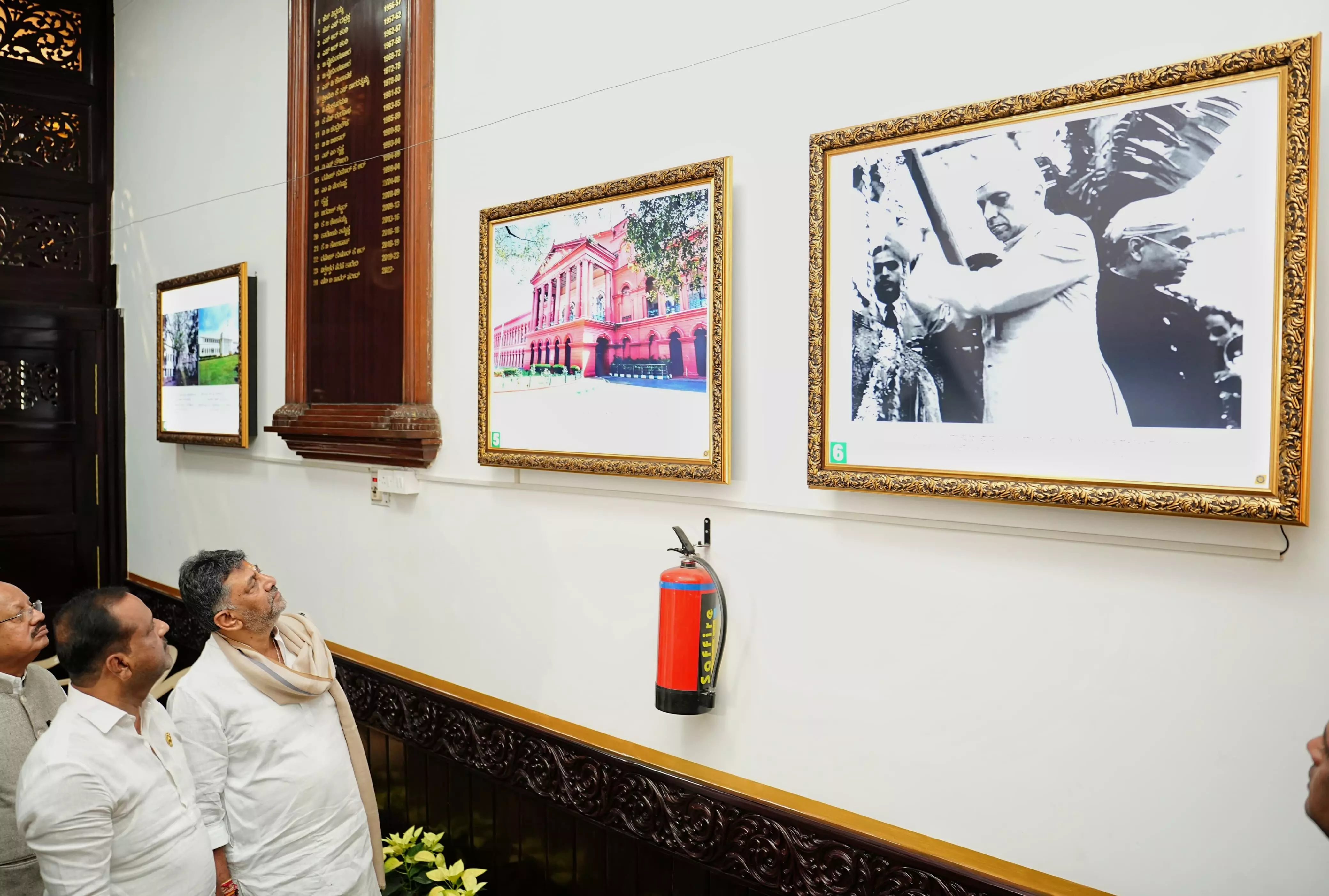 ಸ್ಪೀಕರ್ ಖಾದರ್ ಇತಿಹಾಸ ಬರೆಯುತ್ತಿದ್ದಾರೆ: ಡಿ.ಕೆ.ಶಿವಕುಮಾರ್ ಸ್ಪೀಕರ್ ಖಾದರ್ ಇತಿಹಾಸ ಬರೆಯುತ್ತಿದ್ದಾರೆ: ಡಿ.ಕೆ.ಶಿವಕುಮಾರ್