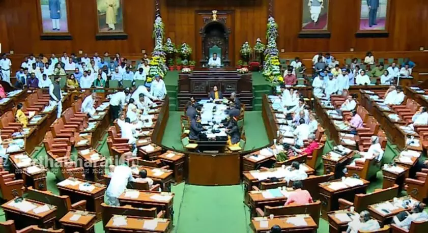 ಅಧಿವೇಶನ | ವಿಪಕ್ಷ ಸದಸ್ಯರ ಕಡೆಗಿನ ಕ್ಯಾಮರದಲ್ಲಿ ತಾಂತ್ರಿಕ ದೋಷ ಅಧಿವೇಶನ | ವಿಪಕ್ಷ ಸದಸ್ಯರ ಕಡೆಗಿನ ಕ್ಯಾಮರದಲ್ಲಿ ತಾಂತ್ರಿಕ ದೋಷ