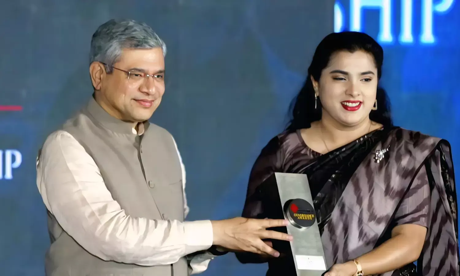 ಕಲಬುರಗಿ | ಜಿಲ್ಲಾಧಿಕಾರಿ ಬಿ.ಫೌಝಿಯಾ ತರನ್ನುಮ್ ಅವರಿಗೆ ದಿ ಇಂಡಿಯನ್ ಎಕ್ಸ್‌ಪ್ರೆಸ್ ವತಿಯಿಂದ ʼಎಕ್ಸಲೆನ್ಸ್ ಇನ್ ಗವರ್ನನ್ಸ್ʼ ಪ್ರಶಸ್ತಿ ಪ್ರದಾನ