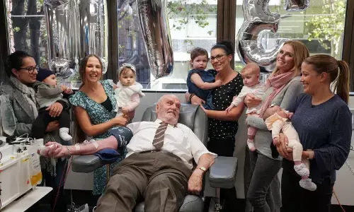 ಅಪರೂಪದ ರಕ್ತದಾನಿ, 24 ಲಕ್ಷ ಶಿಶುಗಳ ಜೀವದಾತ ಚಿನ್ನದ ತೋಳಿನ ಮನುಷ್ಯ ನಿಧನ