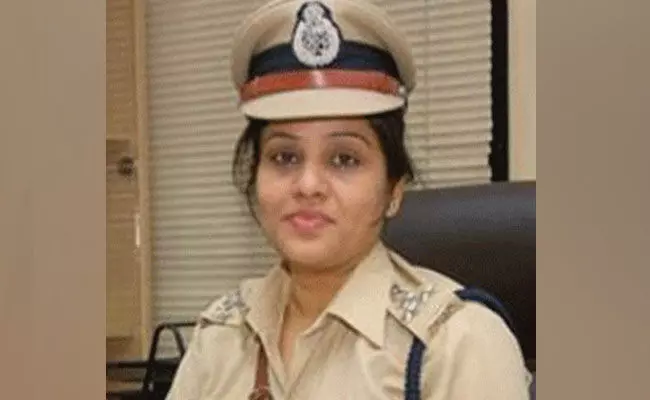 ರಾಜ್ಯ ರೇಷ್ಮೆ ಮಾರಾಟ ಮಂಡಳಿಯ ವ್ಯವಸ್ಥಾಪಕ ನಿರ್ದೇಶಕಿಯಾಗಿ ಡಿ.ರೂಪಾ ವರ್ಗಾವಣೆ ರಾಜ್ಯ ರೇಷ್ಮೆ ಮಾರಾಟ ಮಂಡಳಿಯ ವ್ಯವಸ್ಥಾಪಕ ನಿರ್ದೇಶಕಿಯಾಗಿ ಡಿ.ರೂಪಾ ವರ್ಗಾವಣೆ