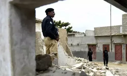 ಪಾಕ್ ಸೇನಾ ಕಾಂಪೌಂಡ್ ಗೆ ಸ್ಫೋಟಕ ತುಂಬಿದ್ದ ಎರಡು ಕಾರುಗಳು ಢಿಕ್ಕಿ: 9 ಮಂದಿ ಮೃತ್ಯು