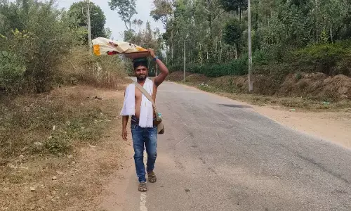 ಮೂಡಿಗೆರೆ: ಹಕ್ಕುಪತ್ರಕ್ಕಾಗಿ ಪಾದಯಾತ್ರೆ; ಗ್ರಾಮದ ನ್ಯಾಯಕ್ಕಾಗಿ ಗ್ರಾಮ ಪಂಚಾಯಿತಿ ಉಪಾಧ್ಯಕ್ಷನ ಹೋರಾಟ