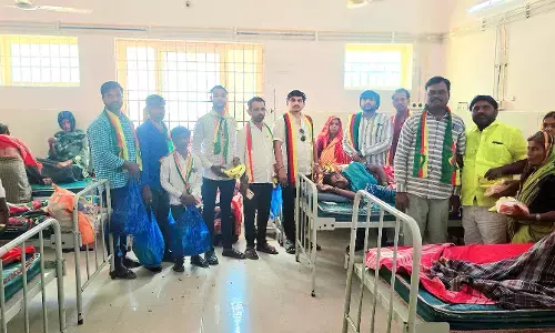 ಯಾದಗಿರಿ | ಜಯ ಕರ್ನಾಟಕ ಸಂಘಟನೆಯಿಂದ ಜಿಲ್ಲಾಸ್ಪತ್ರೆಯ ರೋಗಿಗಳಿಗೆ ಹಣ್ಣು, ಬ್ರೆಡ್ ವಿತರಣೆ