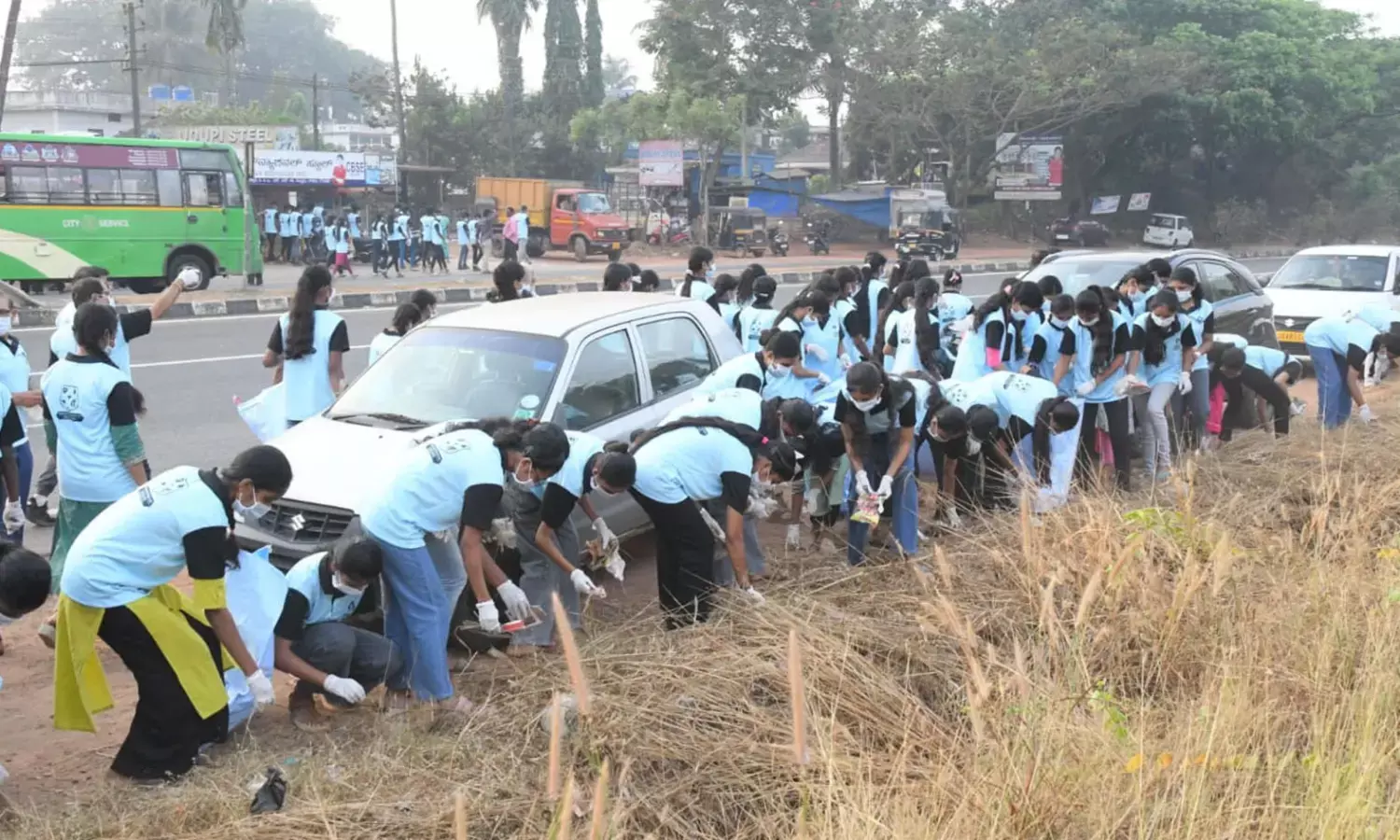 ನಗರಸಭಾ ವ್ಯಾಪ್ತಿಯಲ್ಲಿ ವಿದ್ಯಾರ್ಥಿಗಳಿಂದ ಸ್ವಚ್ಛತಾ ಅಭಿಯಾನ