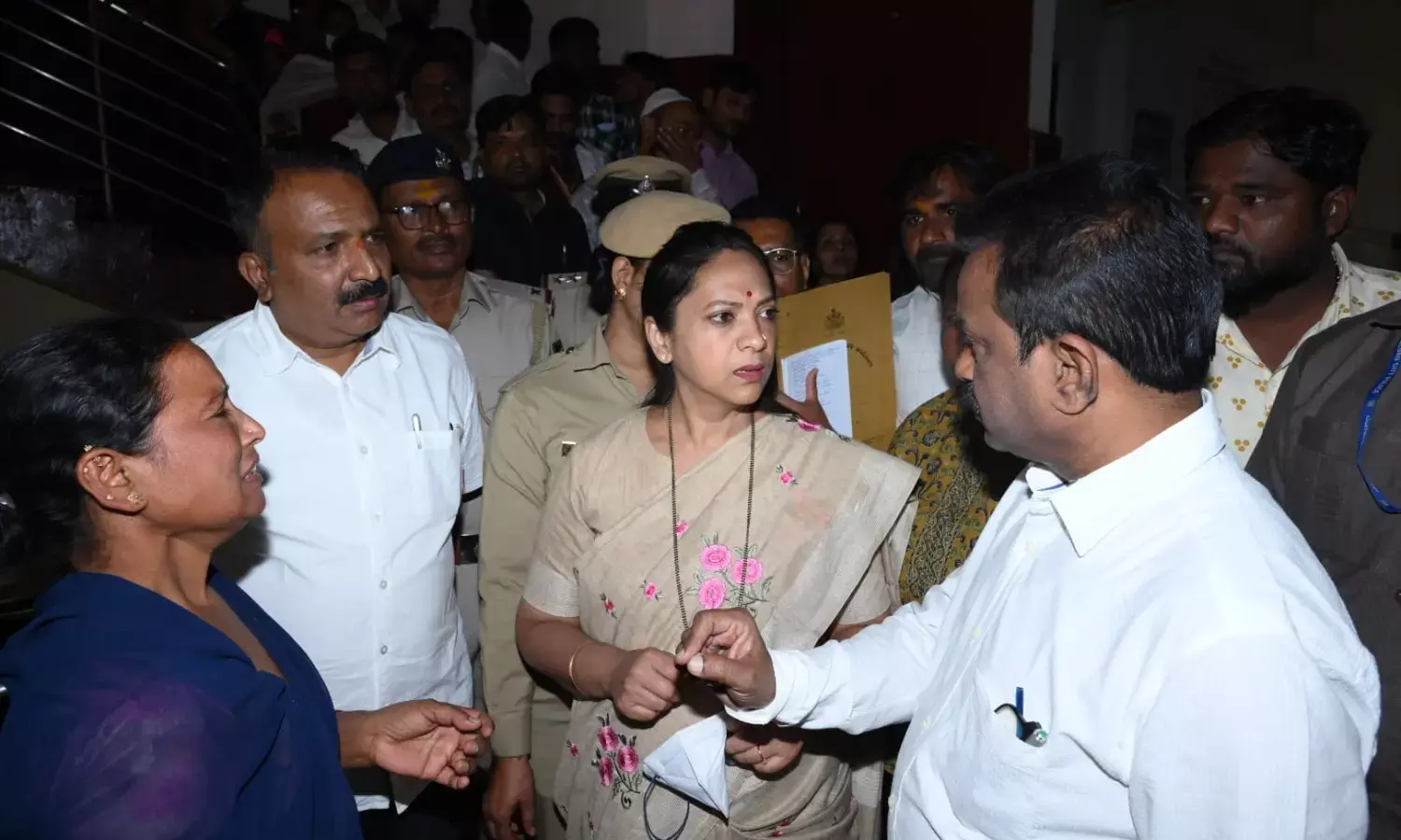 ಬೀದರ್ | ಬ್ರಿಮ್ಸ್ ಆಸ್ಪತ್ರೆಗೆ ಮಹಿಳಾ ಆಯೋಗದ ಡಾ.ನಾಗಲಕ್ಷ್ಮೀ ಚೌಧರಿ ಭೇಟಿ, ಪರಿಶೀಲನೆ