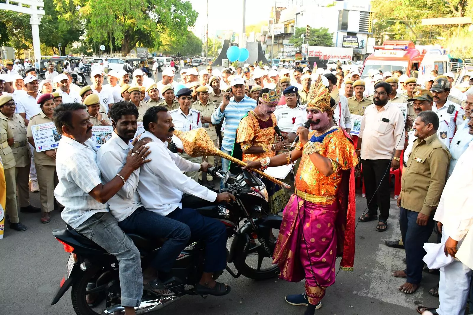 ಕಲಬುರಗಿ | ಅಪಘಾತ ಪ್ರಮಾಣವನ್ನು ಶೇ.15ರಷ್ಟು ಇಳಿಸಲು ಮುಂದಾಗಿ : ಪೊಲೀಸ್ ಆಯುಕ್ತ ಶರಣಪ್ಪ ಎಸ್. ಡಿ. ಕಲಬುರಗಿ | ಅಪಘಾತ ಪ್ರಮಾಣವನ್ನು ಶೇ.15ರಷ್ಟು ಇಳಿಸಲು ಮುಂದಾಗಿ : ಪೊಲೀಸ್ ಆಯುಕ್ತ ಶರಣಪ್ಪ ಎಸ್. ಡಿ.