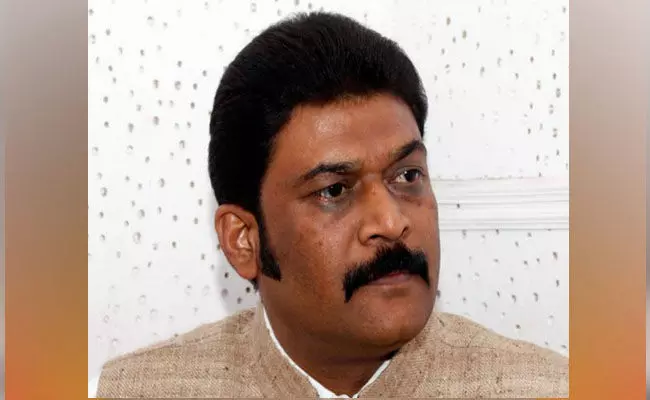 ಅಕ್ರಮ ಅದಿರು ಸಾಗಣೆ ಪ್ರಕರಣ | ಮಾಜಿ ಸಚಿವ ಆನಂದ್ ಸಿಂಗ್ಗೆ ಬಿಗ್ ರಿಲೀಫ್ ಅಕ್ರಮ ಅದಿರು ಸಾಗಣೆ ಪ್ರಕರಣ | ಮಾಜಿ ಸಚಿವ ಆನಂದ್ ಸಿಂಗ್ಗೆ ಬಿಗ್ ರಿಲೀಫ್